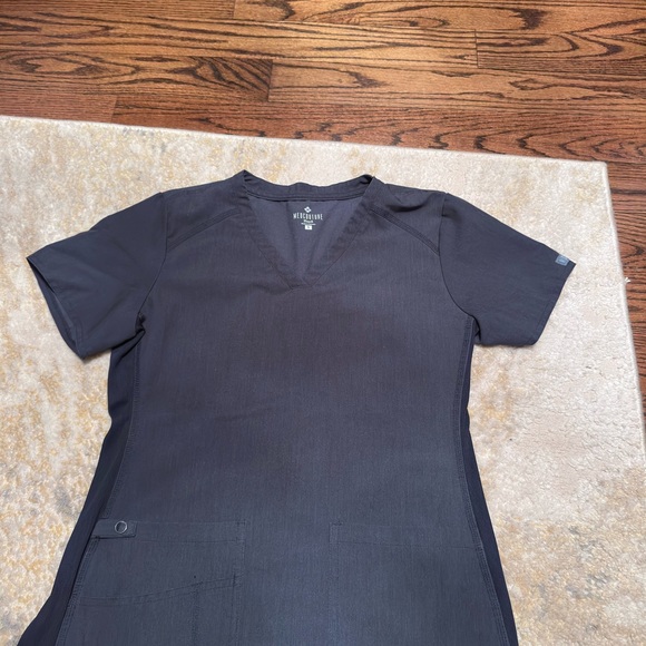 Med Couture Women's Scrub Set in Navy - Picture 6 of 8